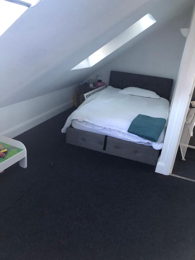 2 X Double Rooms In Cheam Екстериор снимка