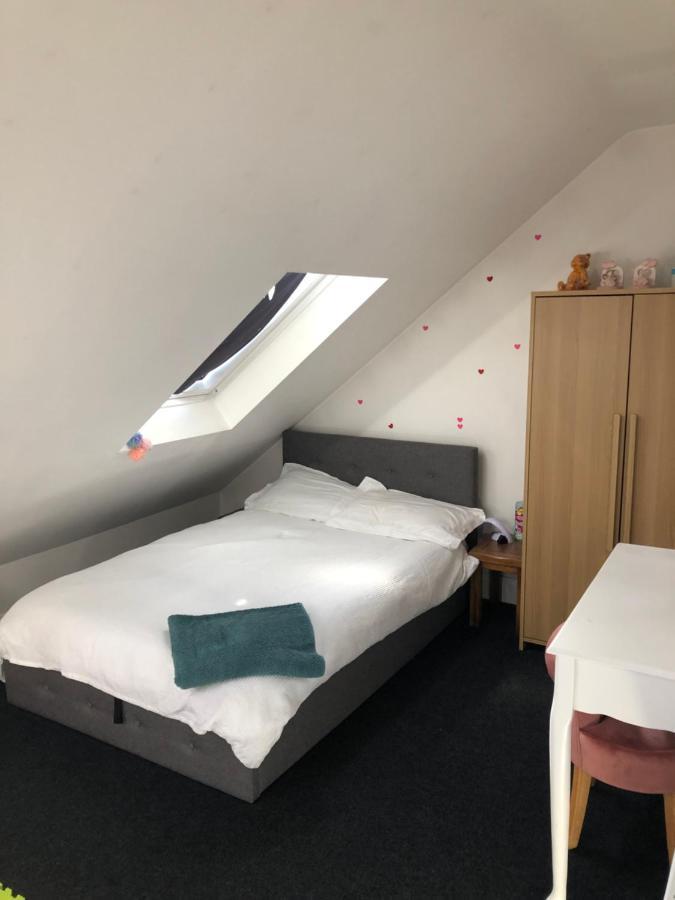 2 X Double Rooms In Cheam Екстериор снимка